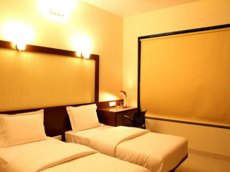 Hotel Eco Inn Viman Nagar Pune Exterior photo